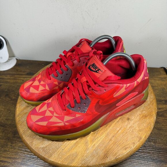 Athletic_Shoes